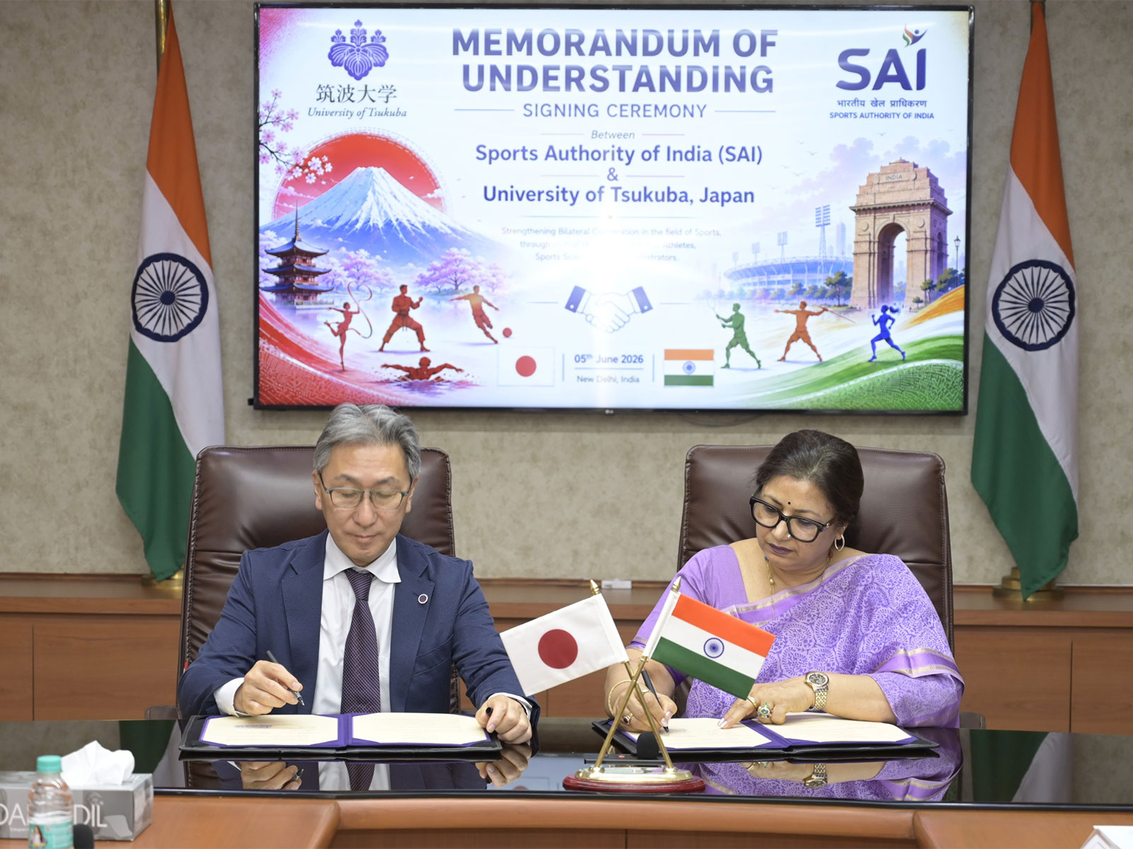 Osamu Ohneda, Vice President, University of Tsukuba (L) with Manjushree Dayanand, Deputy Director General, SAI. (Photo: SAI Media)