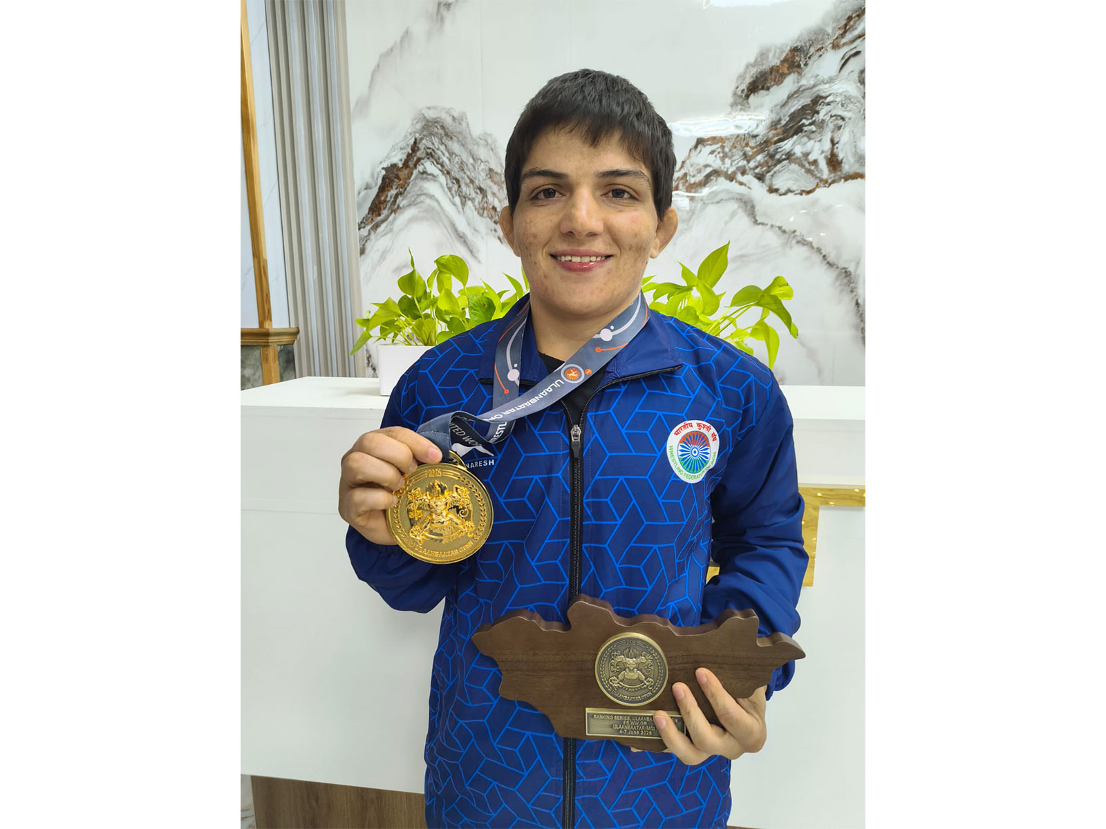 Manisha posing with her 57 kg medal (Photo: WFI)