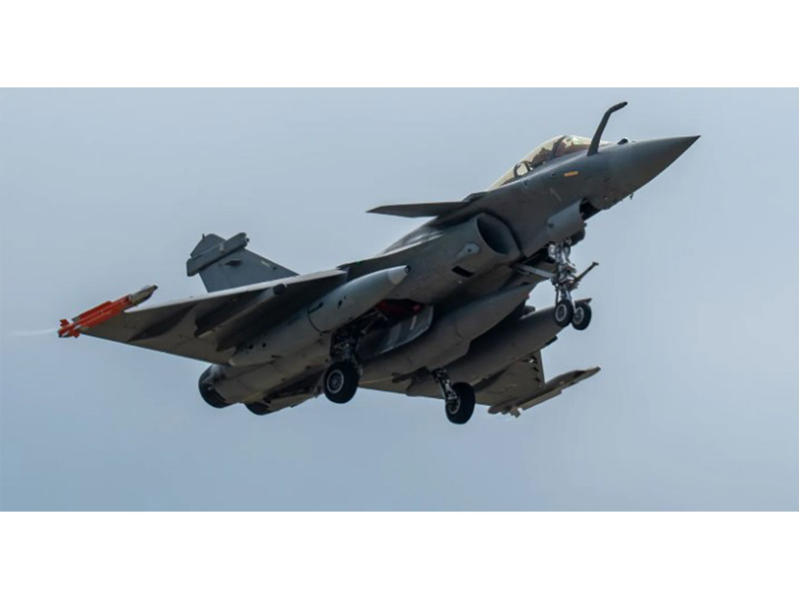 A Rafale fighter aircraft fires the MICA NG air-to-air missile (Photo/MBDA)