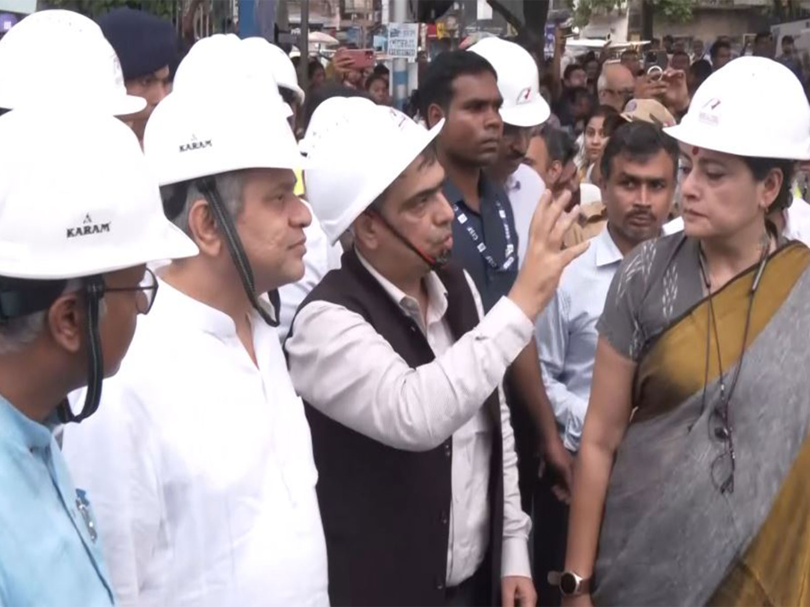 Union Railway Minister Ashwini Vaishnaw inspects the previously stalled 62-metre viaduct gap on the Kolkata Metro's Orange Line at Chingrighata metro point (Photo/ANI)