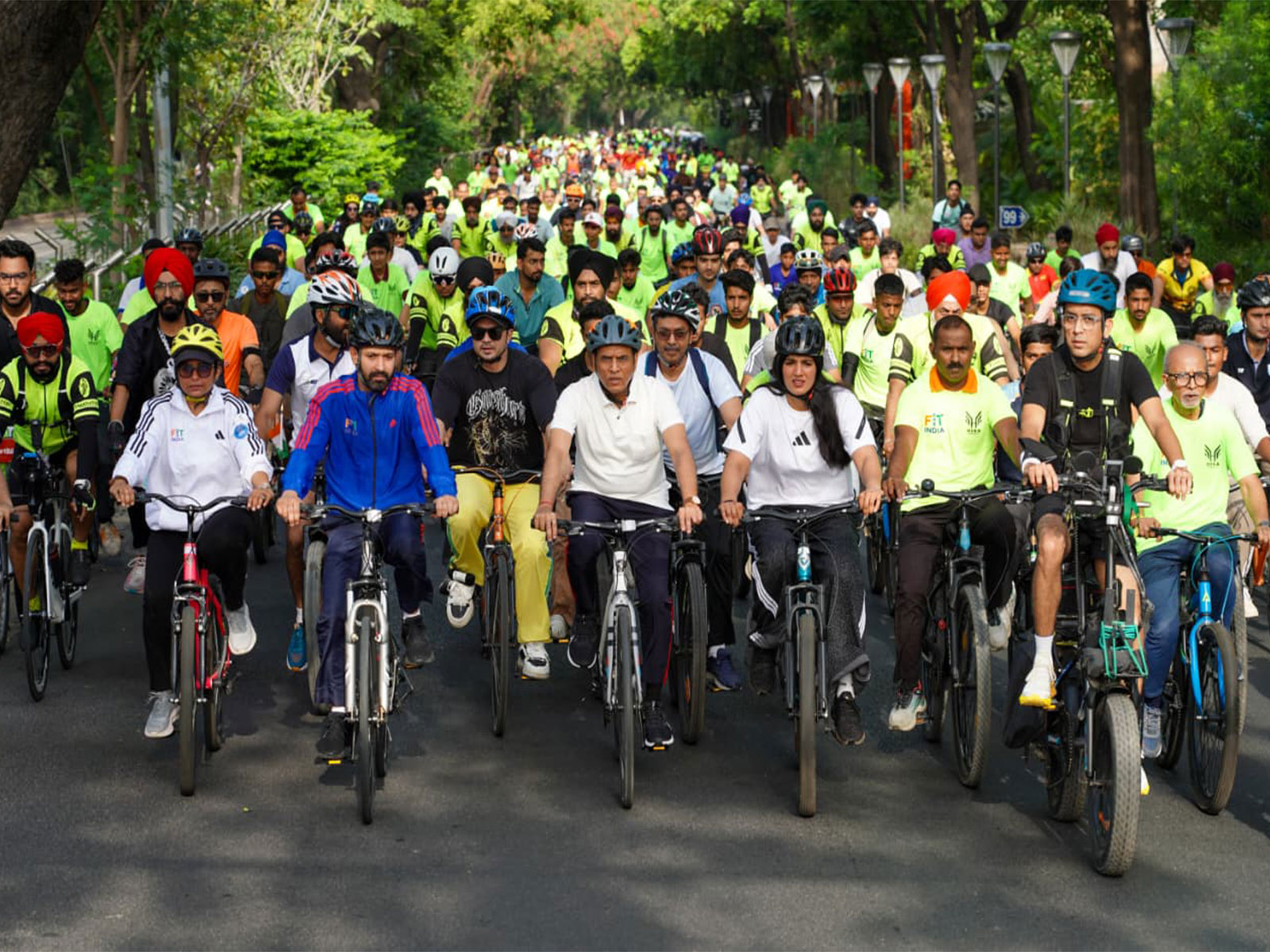 Mansukh Mandaviya leads World Bicycle Day celebrations with Vikrant Massey (Photo: SAI Media)