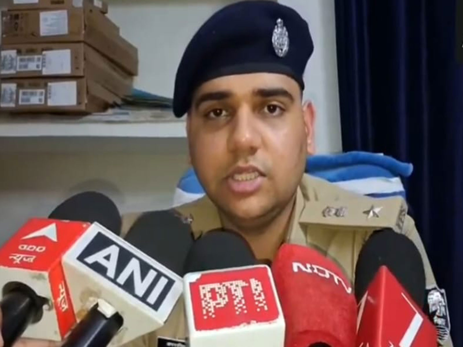 SP, Jehanabad, speaking about the shooting incident (Photo/ANI)
