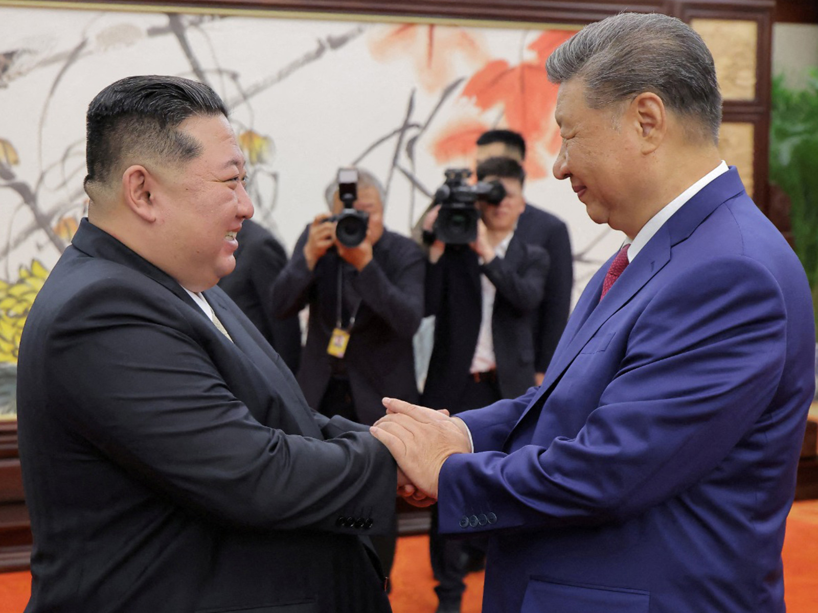 A file photo of North Korean leader Kin Jong-un with Chinese President Xi Jinping (Photo/Reuters)