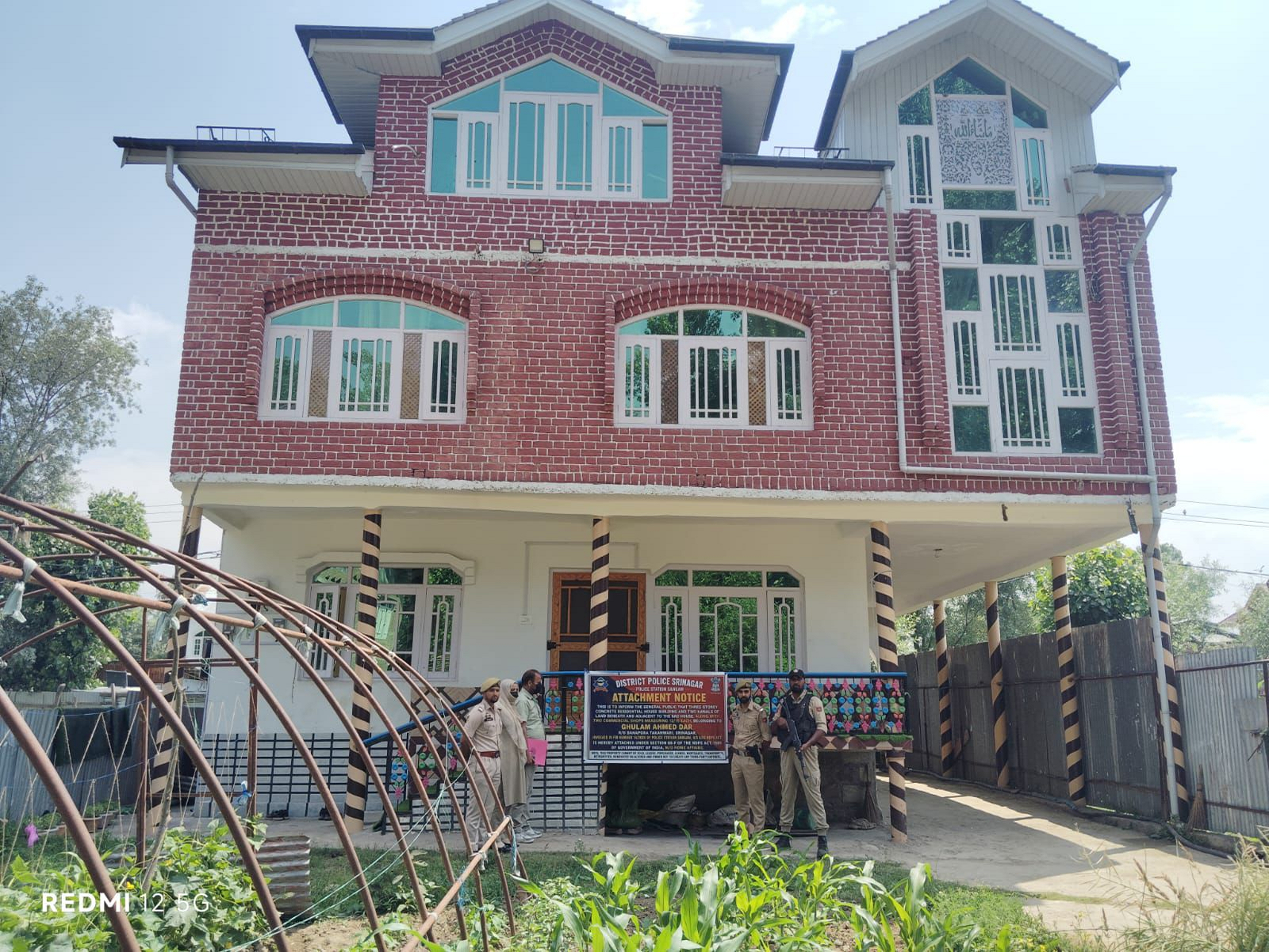 Srinagar Police attach properties of alleged drug peddlers (Photo/@SrinagarPolice)