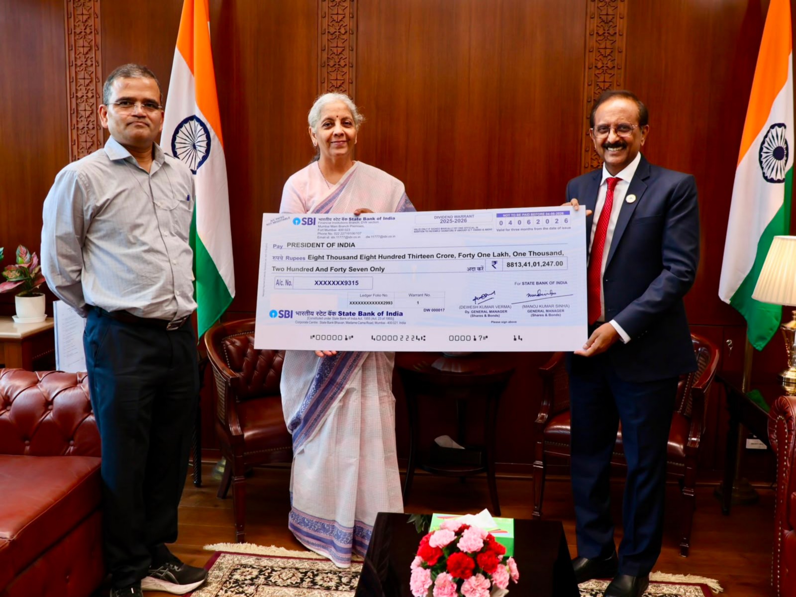 SBI hands over Rs 8,813 cr dividend cheque to govt for FY26 (Photo-Ministry of Finance)