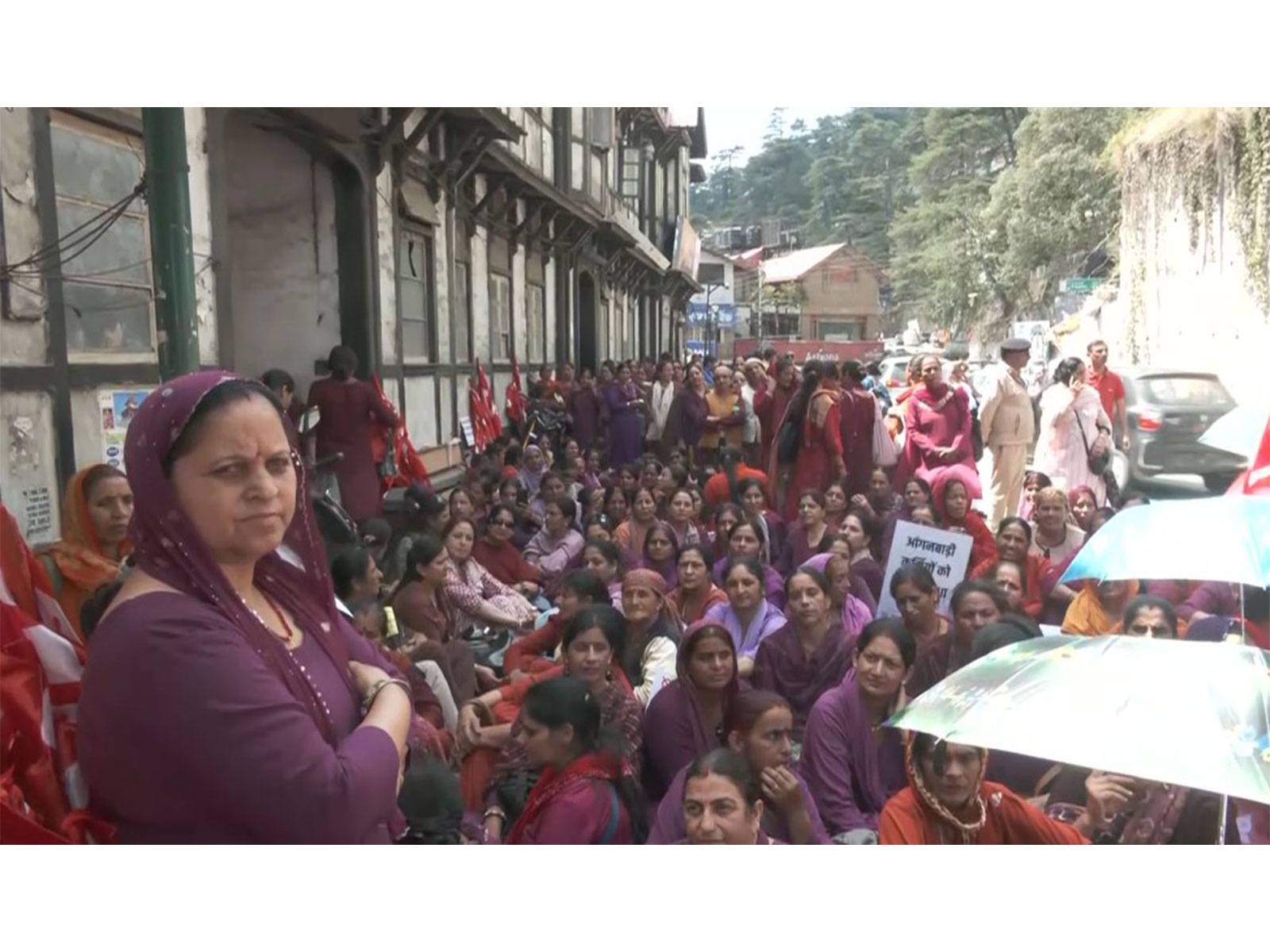 Aganwadi workers gherao Himachal Secretariat (Photo/ANI)