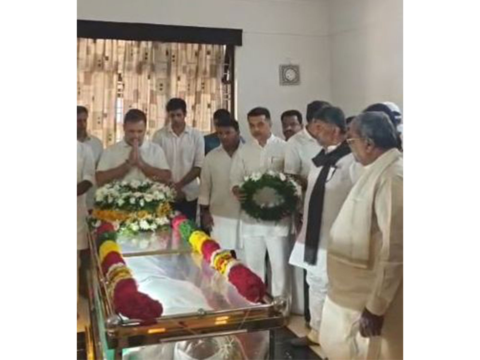 Congress leader Rahul Gandhi pays tribute to Suraj Hegde at his residence in Bengaluru; Siddaramaiah and DK Shivakumar also present (Photo/ANI)