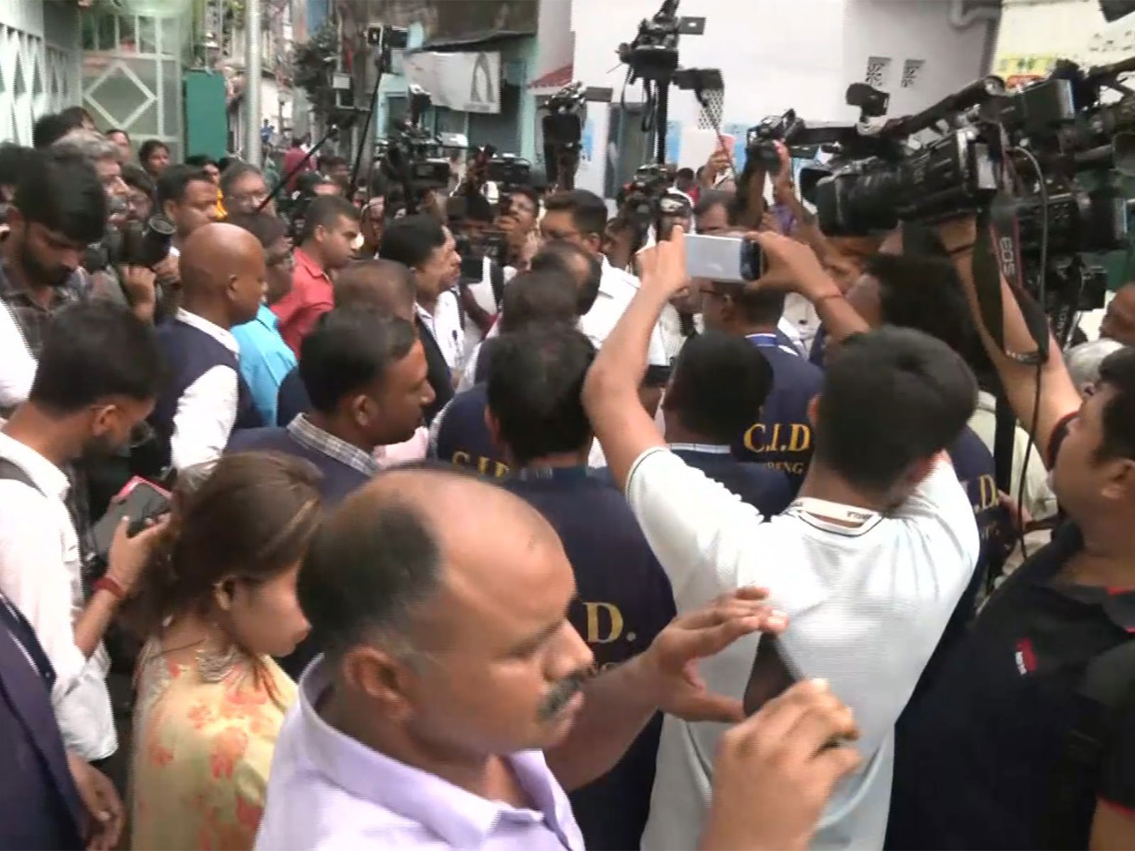 CID team arrived at Mamata Banerjee's residence (Photo/ANI)