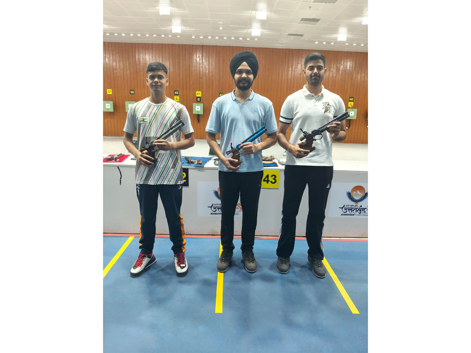 Sarabjot Singh (In centre) during National Selection Trials in Dehradun (Photo/NRAI media)