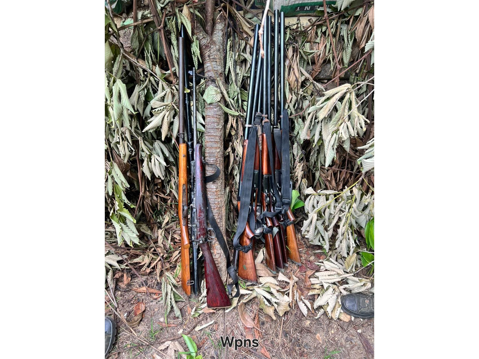 Weapons recovered from armed persons (Photo/X/@manipur_police)
