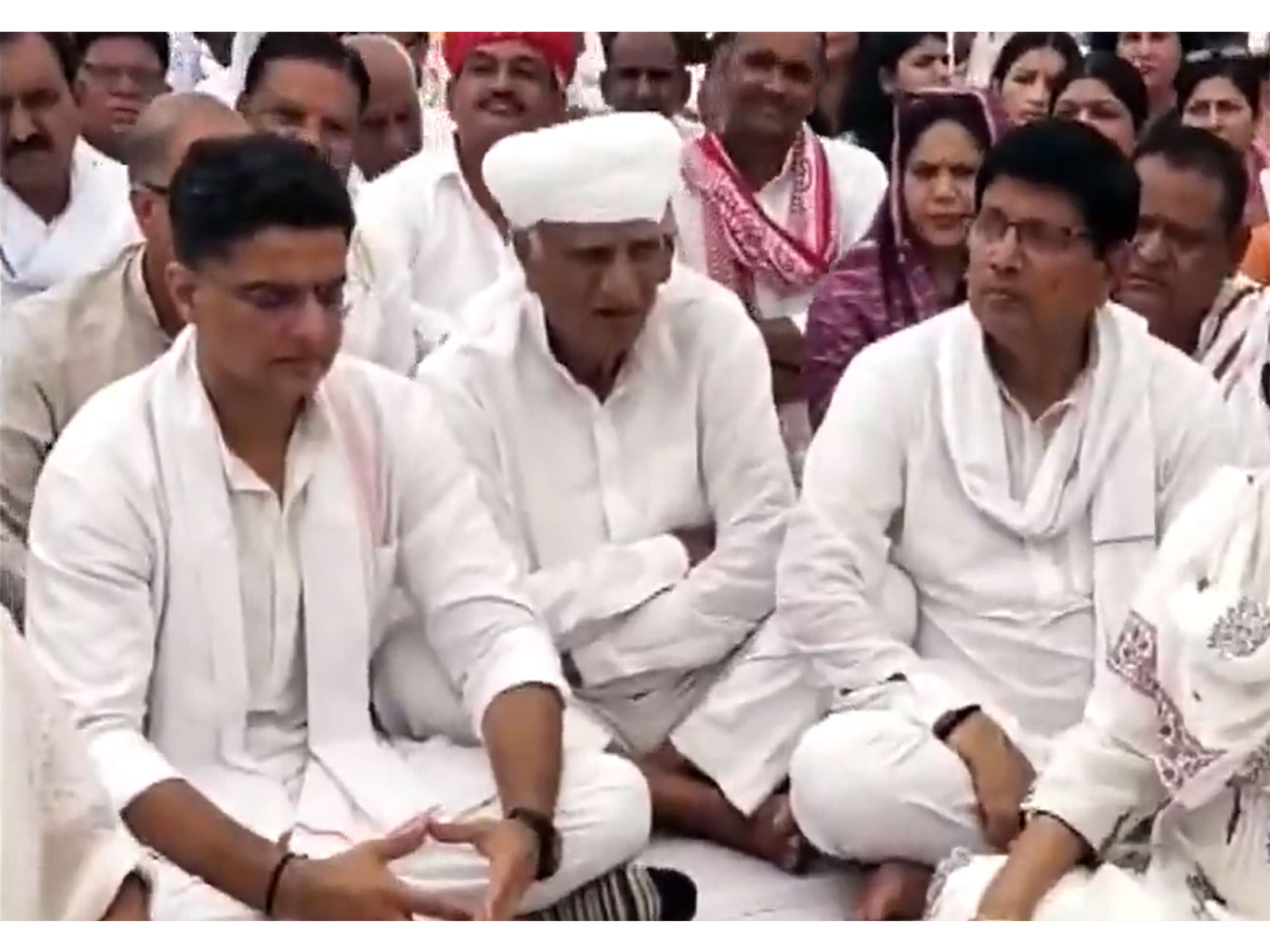 Congress' Sachin Pilot pays tribute to his father Rajesh Pilot (Photo/ANI)