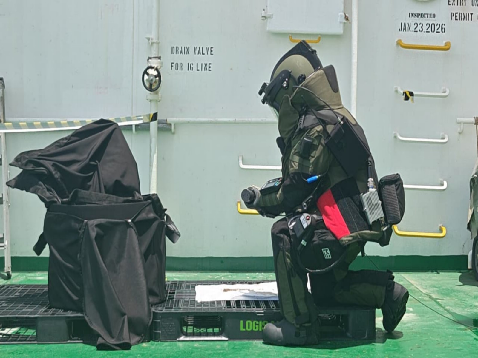 Indian Navy recovers and safely disposes of an unexploded missile warhead from the crude oil tanker MT Olympic Life (Photo/Indian Navy)