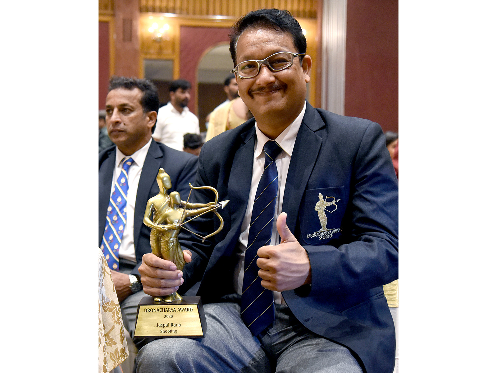 Jaspal Rana poses for a photo with the Dronacharya award (Photo: ANI)