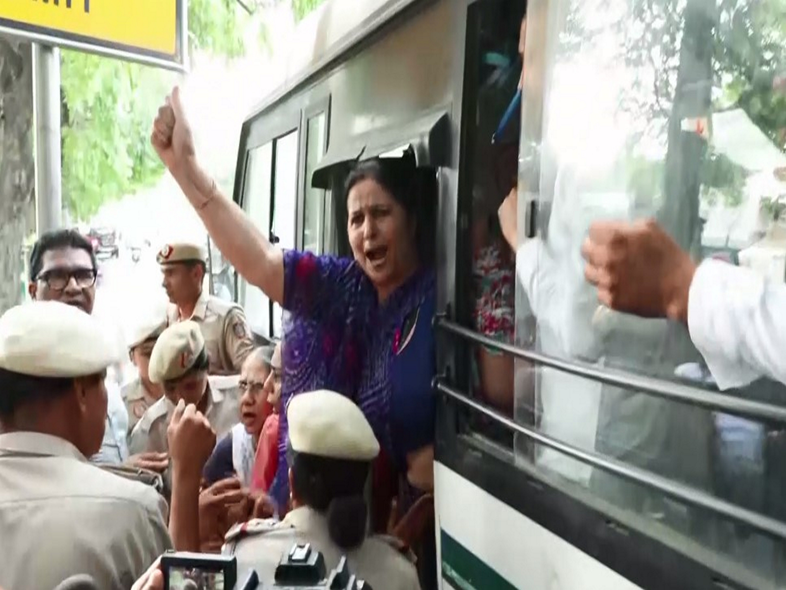 Rajiv Gandhi Panchayati Raj Sangathan workers getting detained (Photo/ANI)