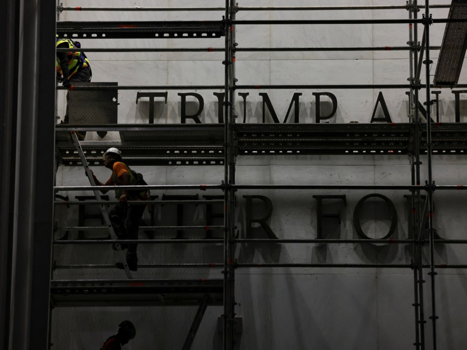Kenney Center asks for 12-hour extension to remove Trump's name (Photo/Reuters)