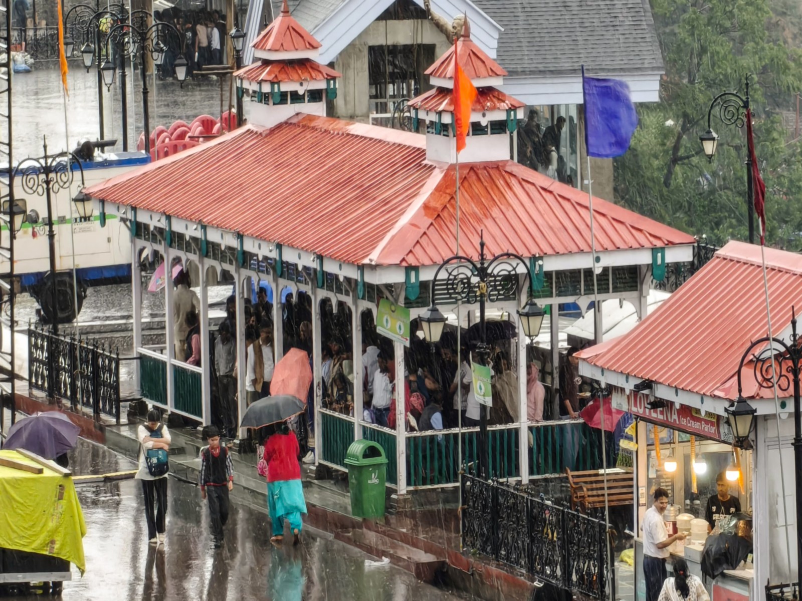People in a shelter amid rainfall in Shimla (Photo/ANI)