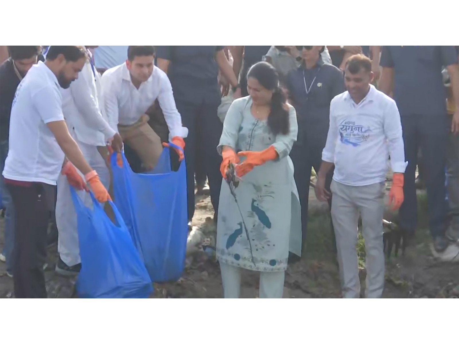 Delhi Chief Minister Rekha Gupta at Dashmesh Ghat in Geeta Colony(Photo/ANI)