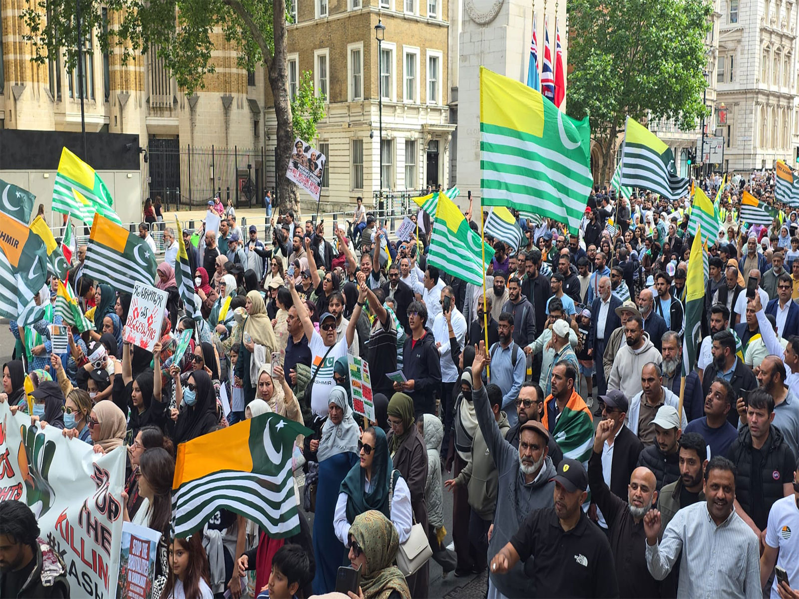 Thousands of British Kashmiris protest outside UK Parliament over crackdown in PoJK by Pakistani forces (Photo/ANI)