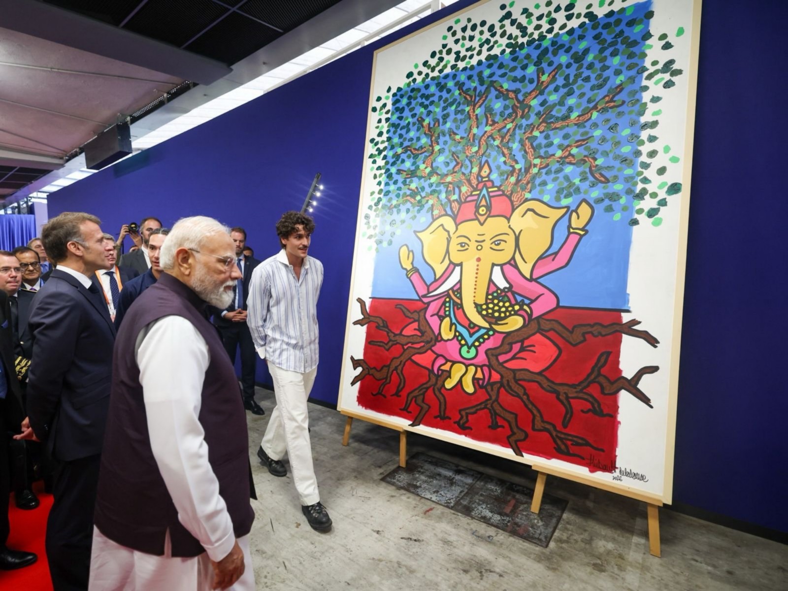 French President Emmanuel Macron with Prime Minister Narendra Modi (Photo/X/@narendramodi)