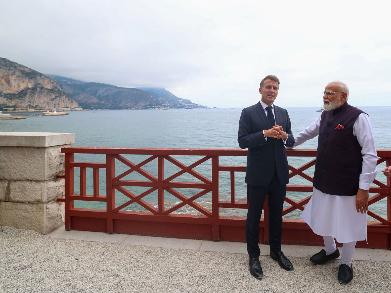 French President Emmanuel Macron with Prime Minister Narendra Modi (Photo: X@narendramodi)