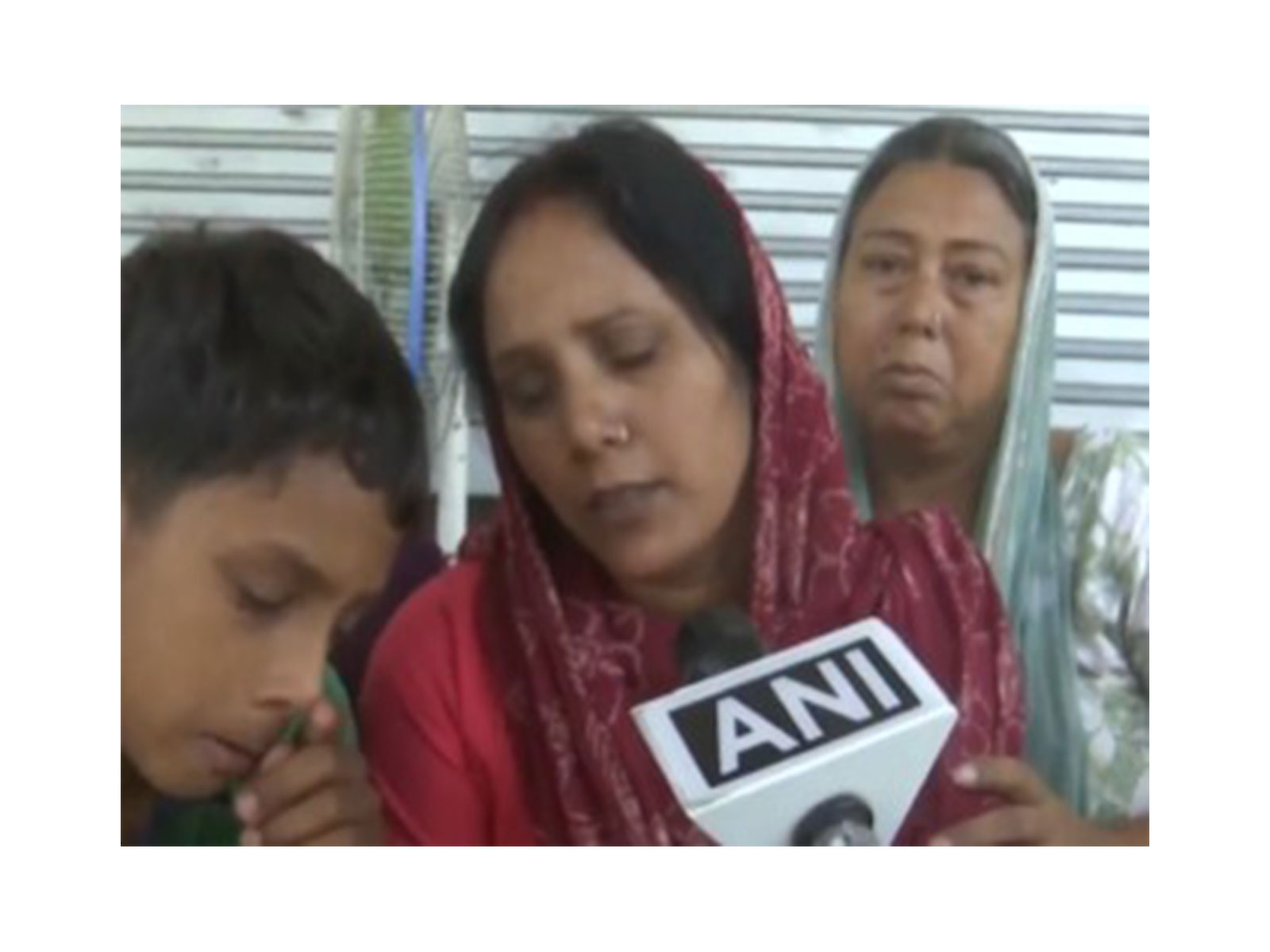 BJP worker Vinod Kumar's wife Nidhi (Photo/ANI)