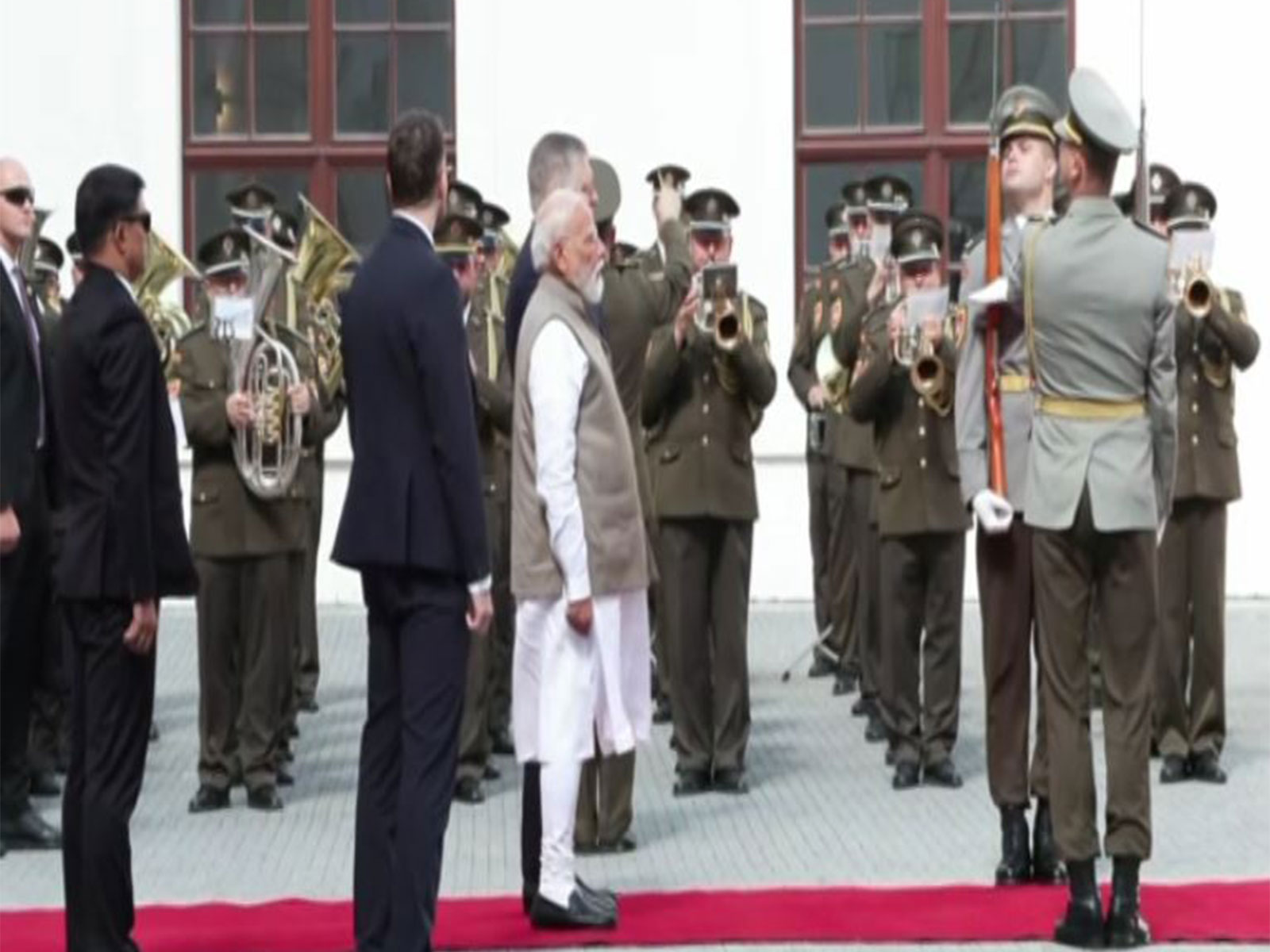 PM Modi with Slovakia PM Robert Fico in Bratislava (Photo/ DD)