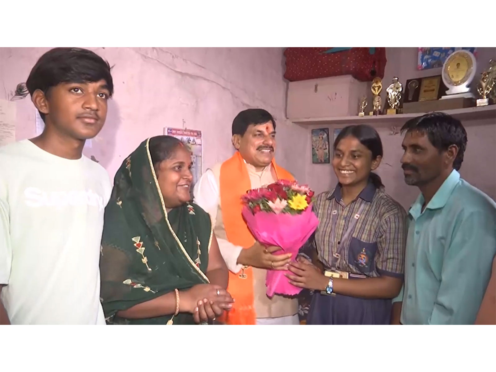 CM Mohan Yadav with family of Chandni Vishwakarma (Photo/ANI)