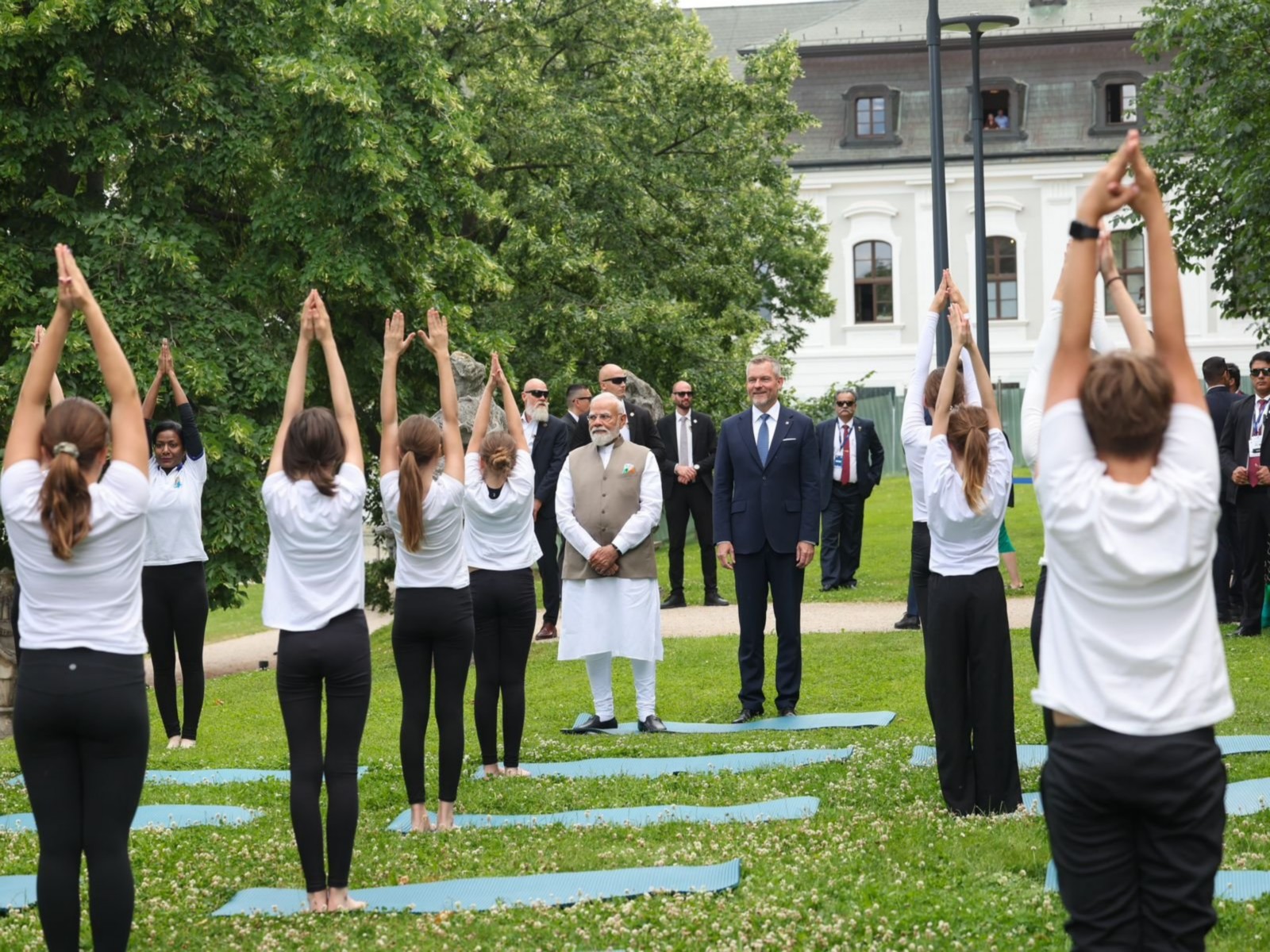 PM Modi witnesses Yoga demonstration by Slovak schoolchildren (Photo/X@narendramodi)