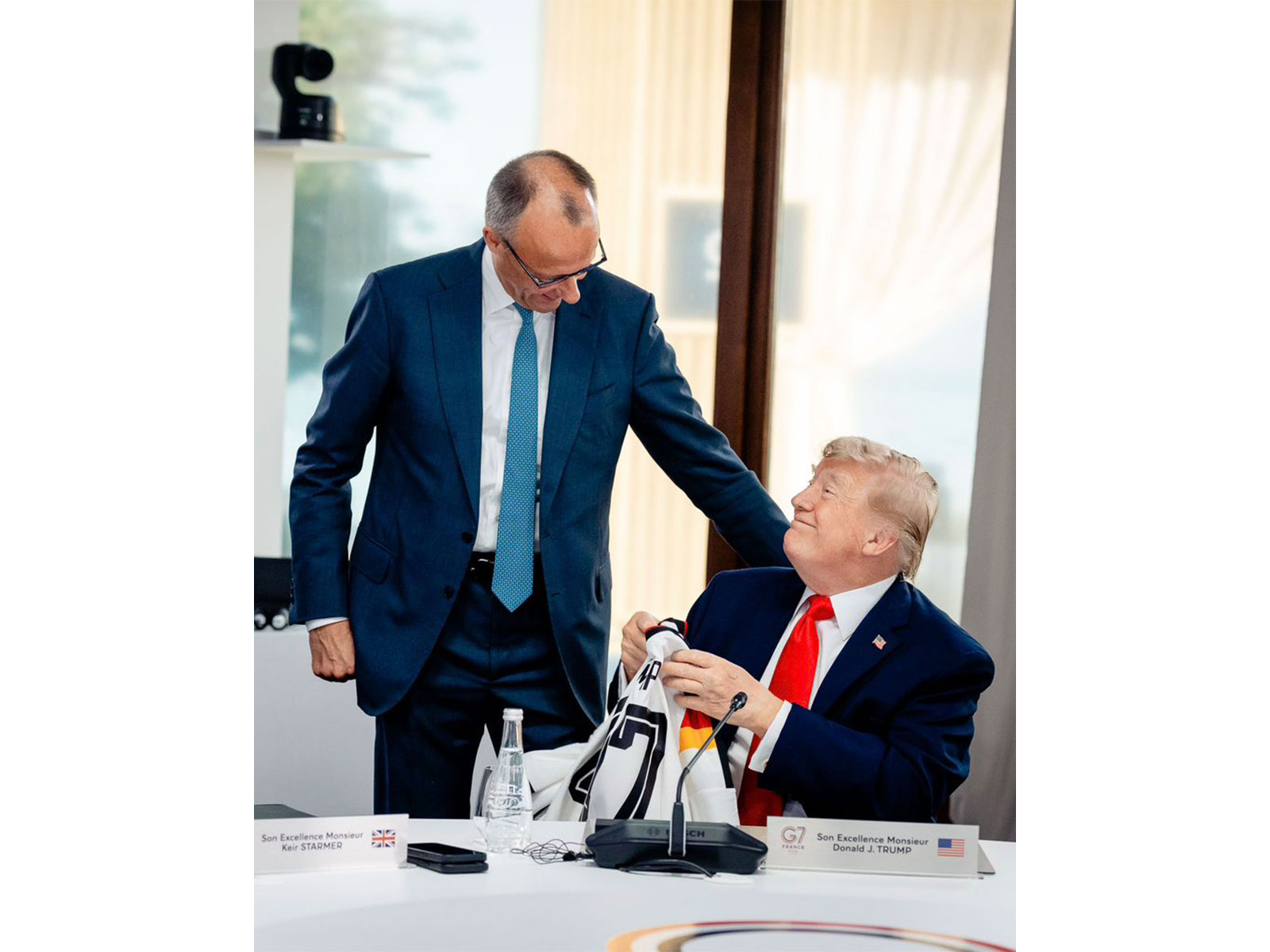 German Chancellor Friedrich Merz gifts US President Donald Trump Germany football jersey (Photo: X/@bundeskanzler)