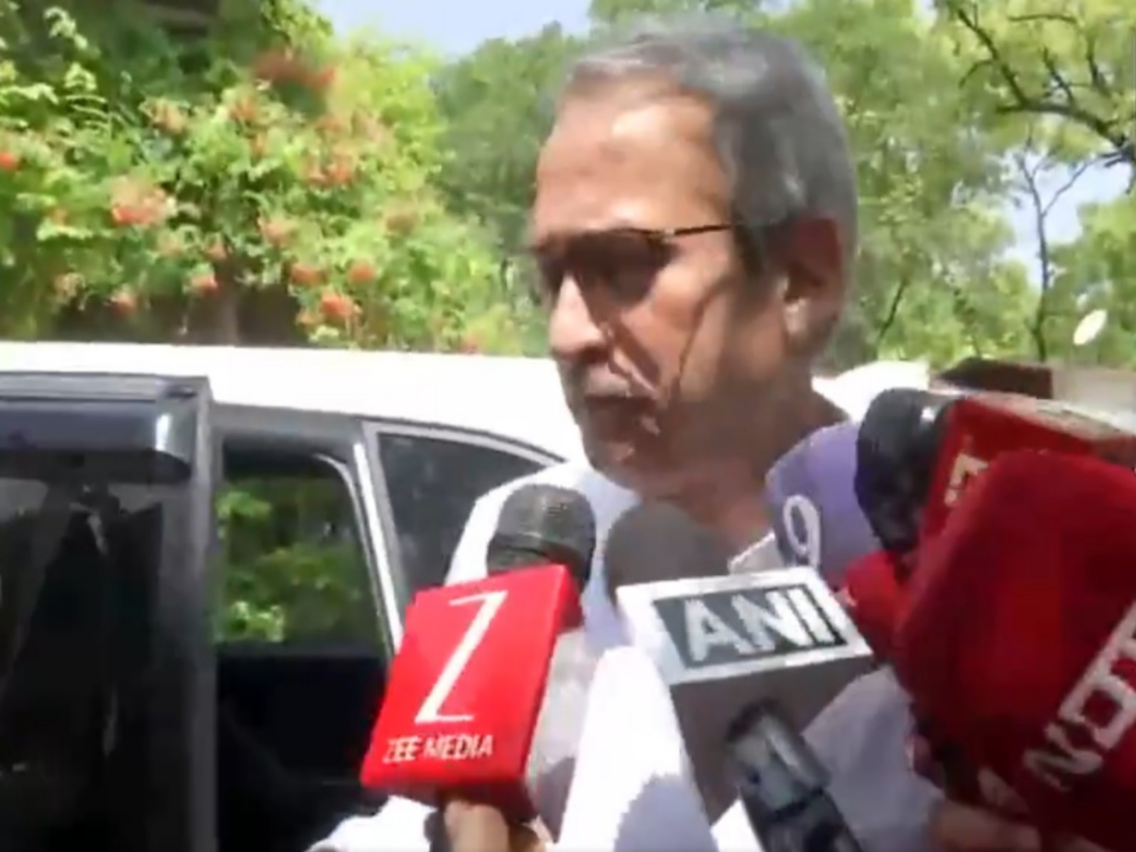 Shiv Sena UBT MP Anil Desai arrives at Sanjay Raut's residence in Delhi (Photo/ANI) 