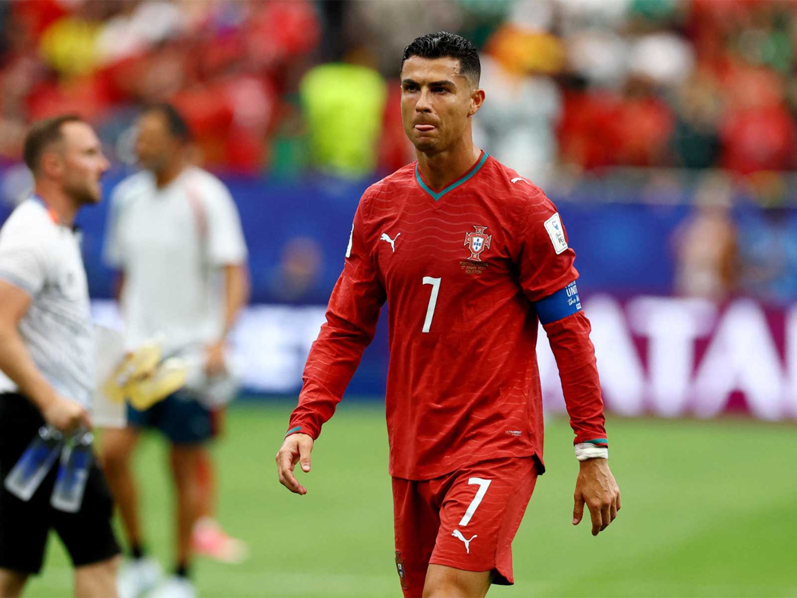 Portugal's Cristiano Ronaldo looks dejected as he walks off the pitch after the match against DR Congo (Photo/Reuters)