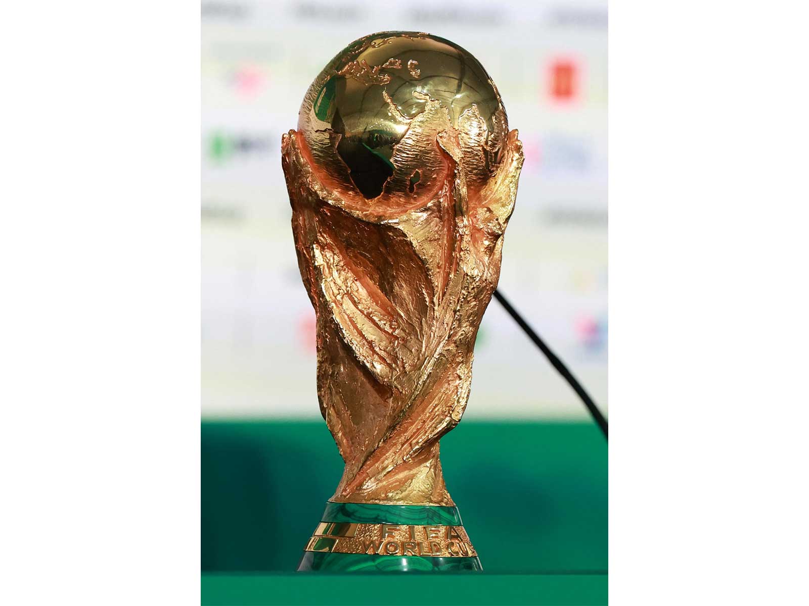 General view of the FIFA World Cup trophy (Photo: Reuters)