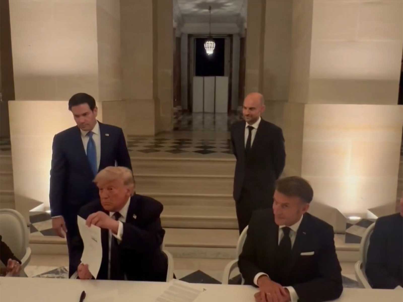 US President Donald Trump signs Iran-US MoU in Versailles (Photo/@EmmanuelMacron)