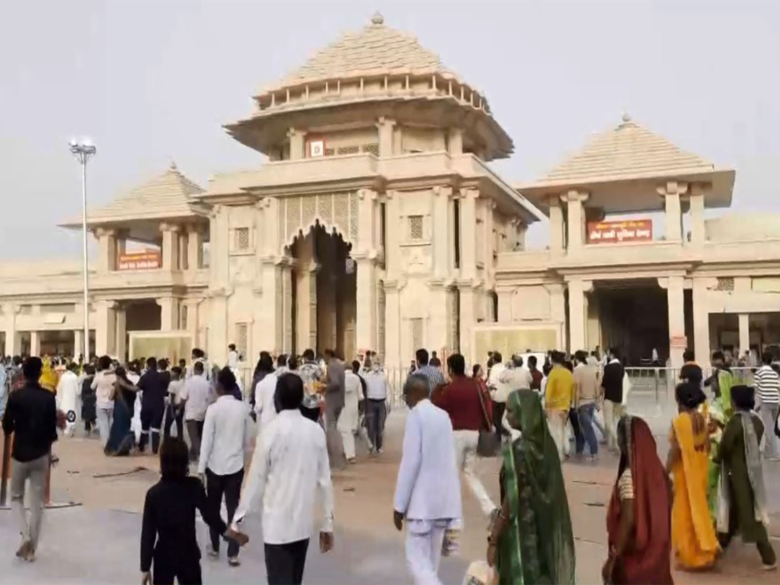 Devotees throng Shri Ram Mandir on Shukla Paksha Maas Ashtami (File Photo/ANI)