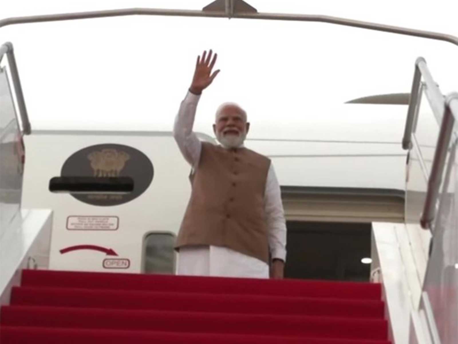 PM Narendra Modi departs from France (Photo/DD)