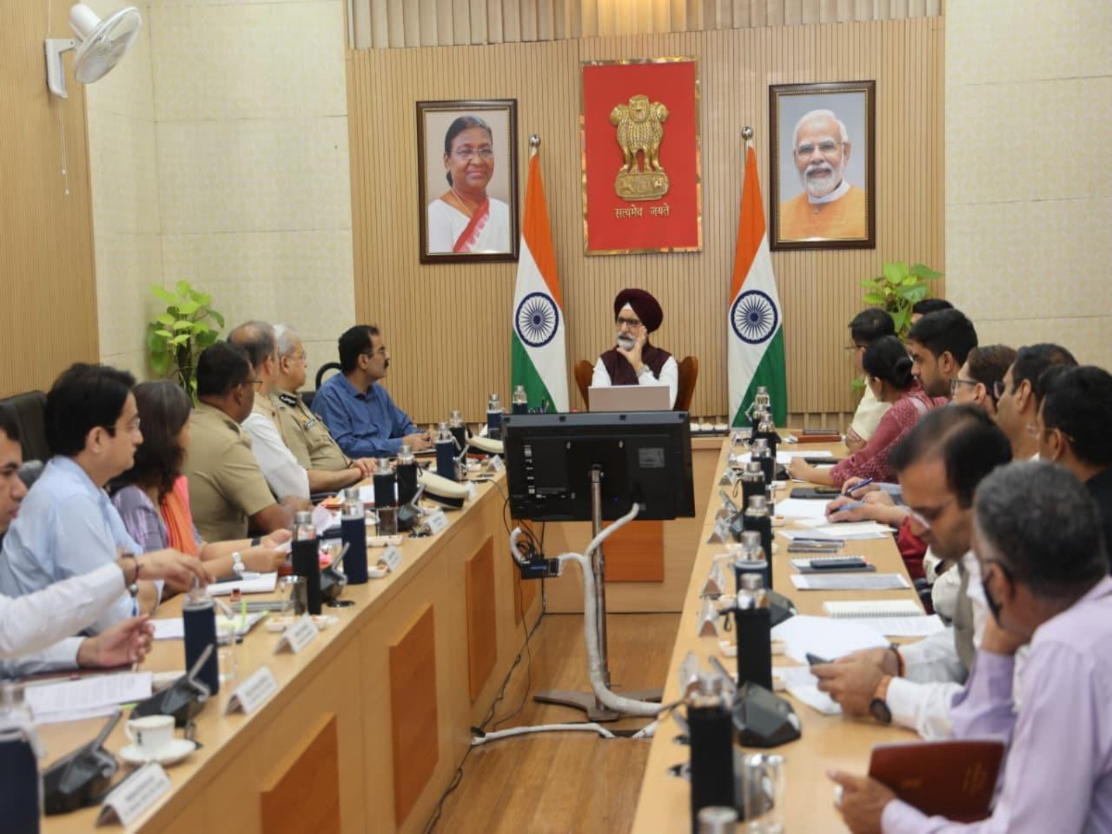 Delhi LG chairs meeting with senior officials (Photo/@LtGovDelhi)