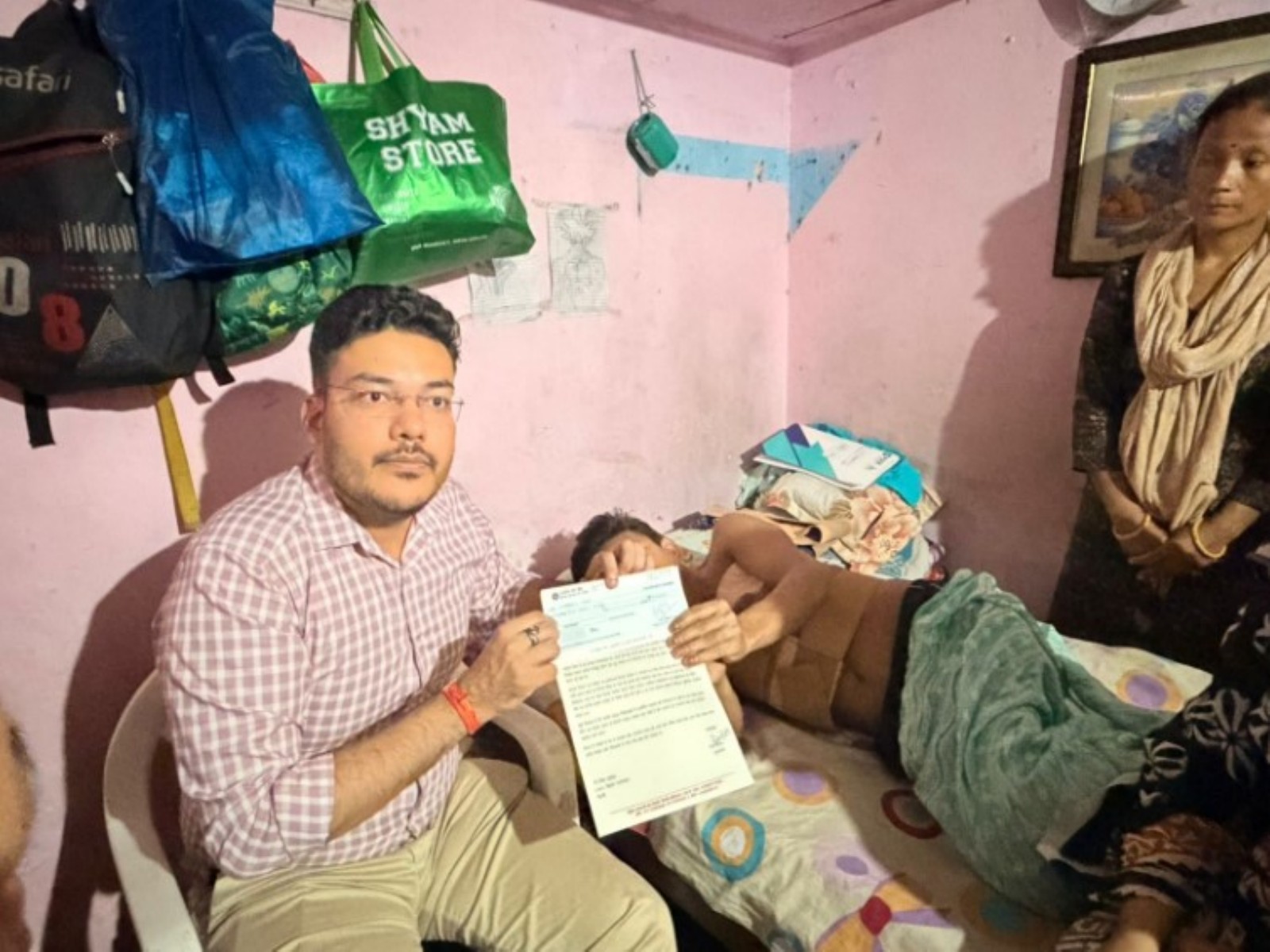 Rohit Mukhiya hailed for bravery in rescuing people during the Malviya Nagar fire incident (Photo/X@CMODelhi)