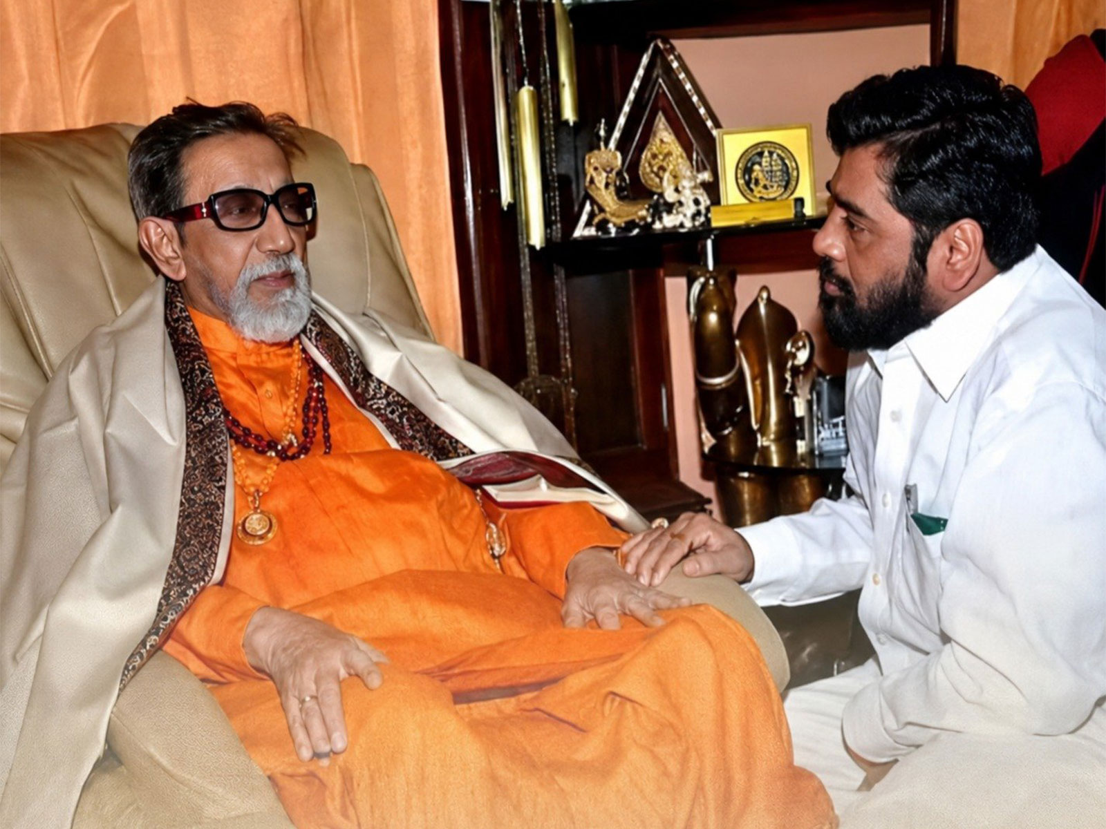 Shinde-led Shiv Sena posts Balasaheb photo on 60th foundation day(Photo/@Shivsenaofc)