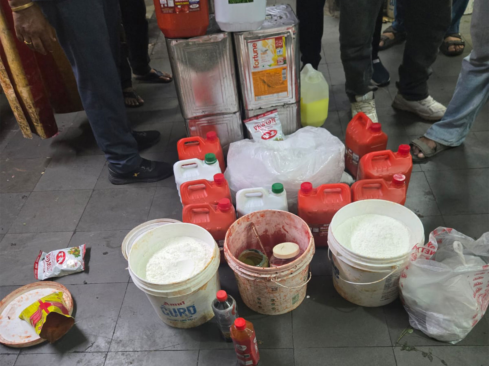 Hyderabad Police busts illegal food godown in Charminar (Photo/HyderabadPolice)