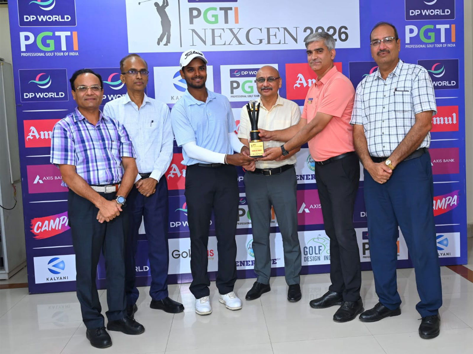 Champion Sunit Chowrasia (3rd from left) receives the 2026 DP World PGTI NexGen Order of Merit trophy. (Photo: PGTI)