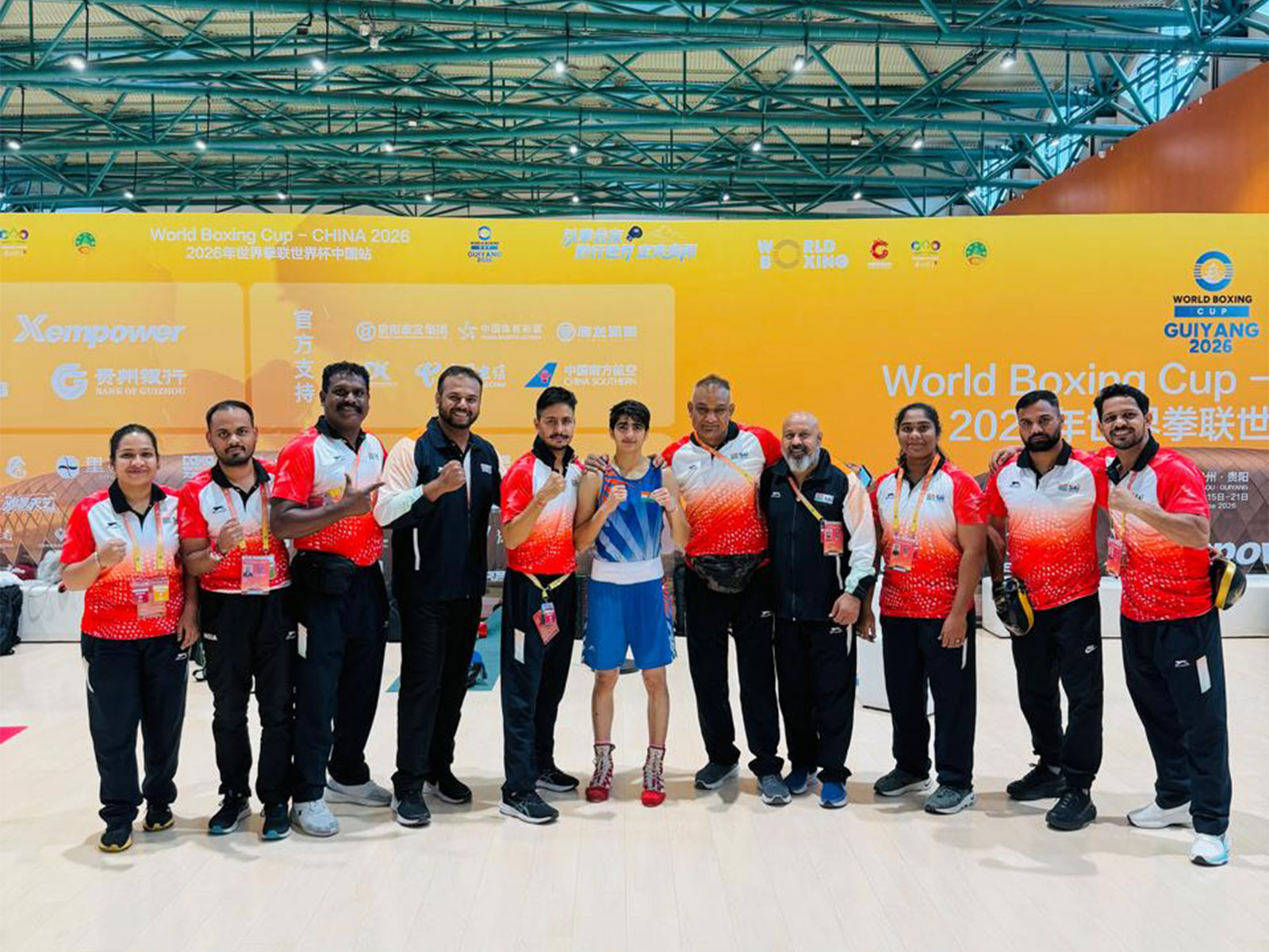 Minakshi celebrates her QF bout with coaches at World Boxing Cup China 2026. (Photo/BFI)