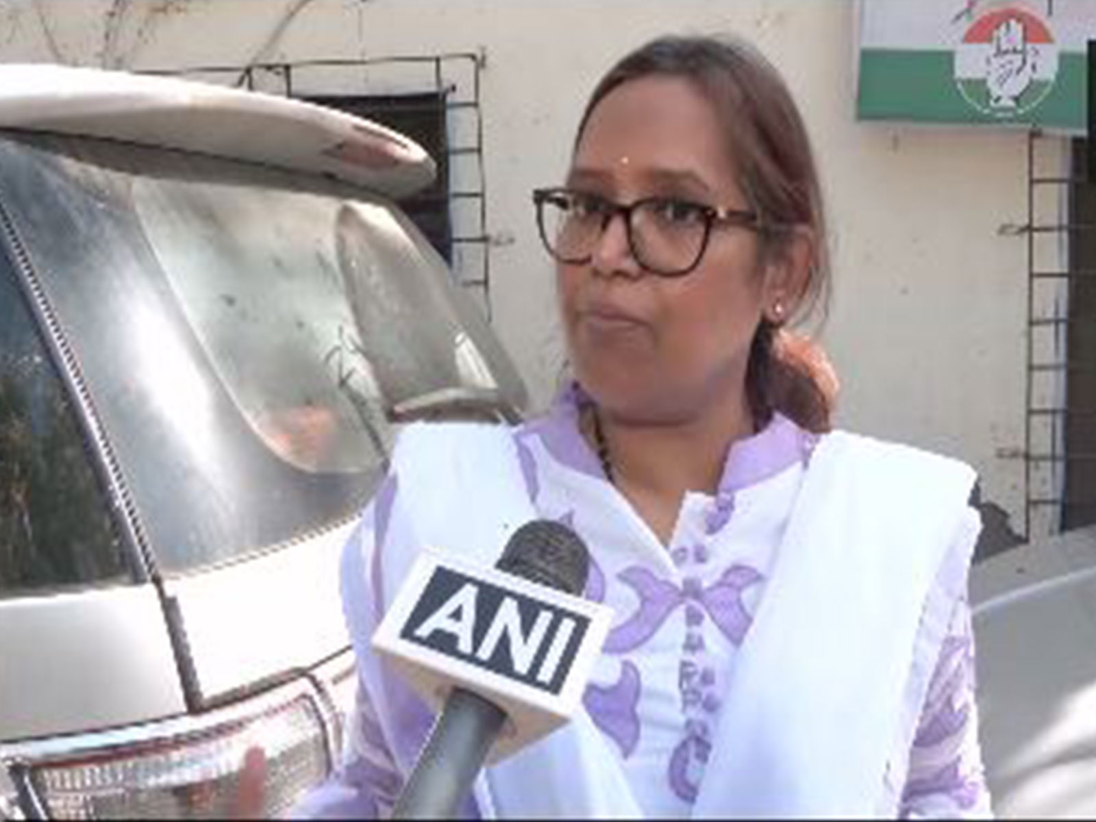  Congress leader Varsha Eknath Gaikwad (Photo/ANI)