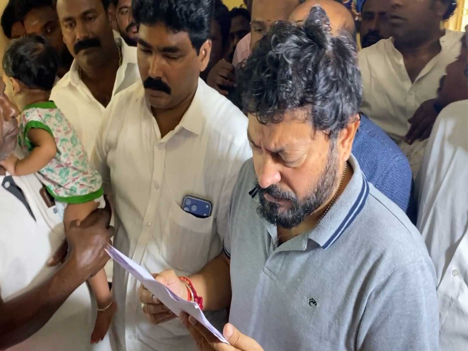 Tamil Nadu Fisheries Minister Sreenath meets Nishanth's family