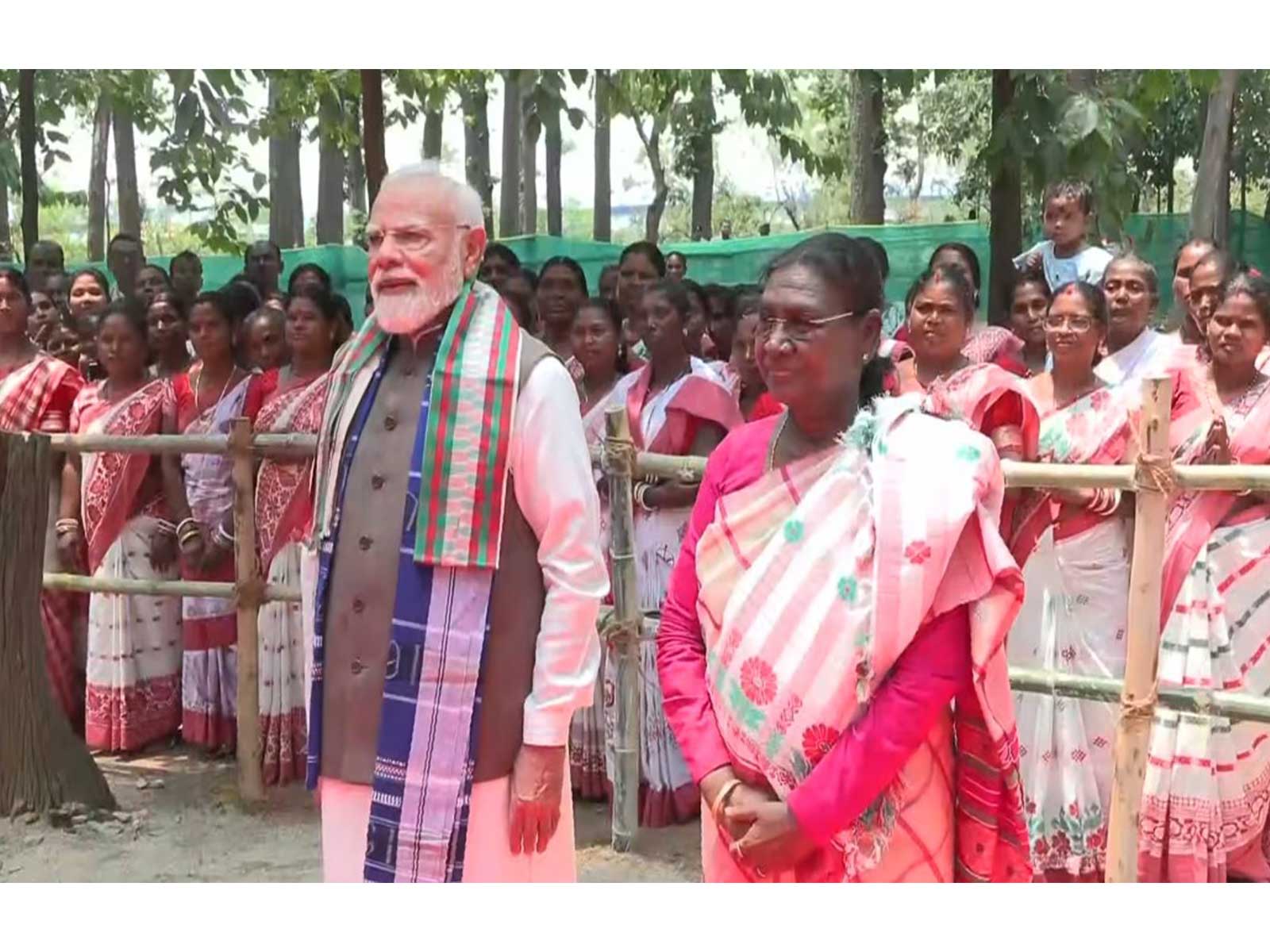 President Droupadi Murmu and Prime Minister Narendra Modi, (Photo/DD News)