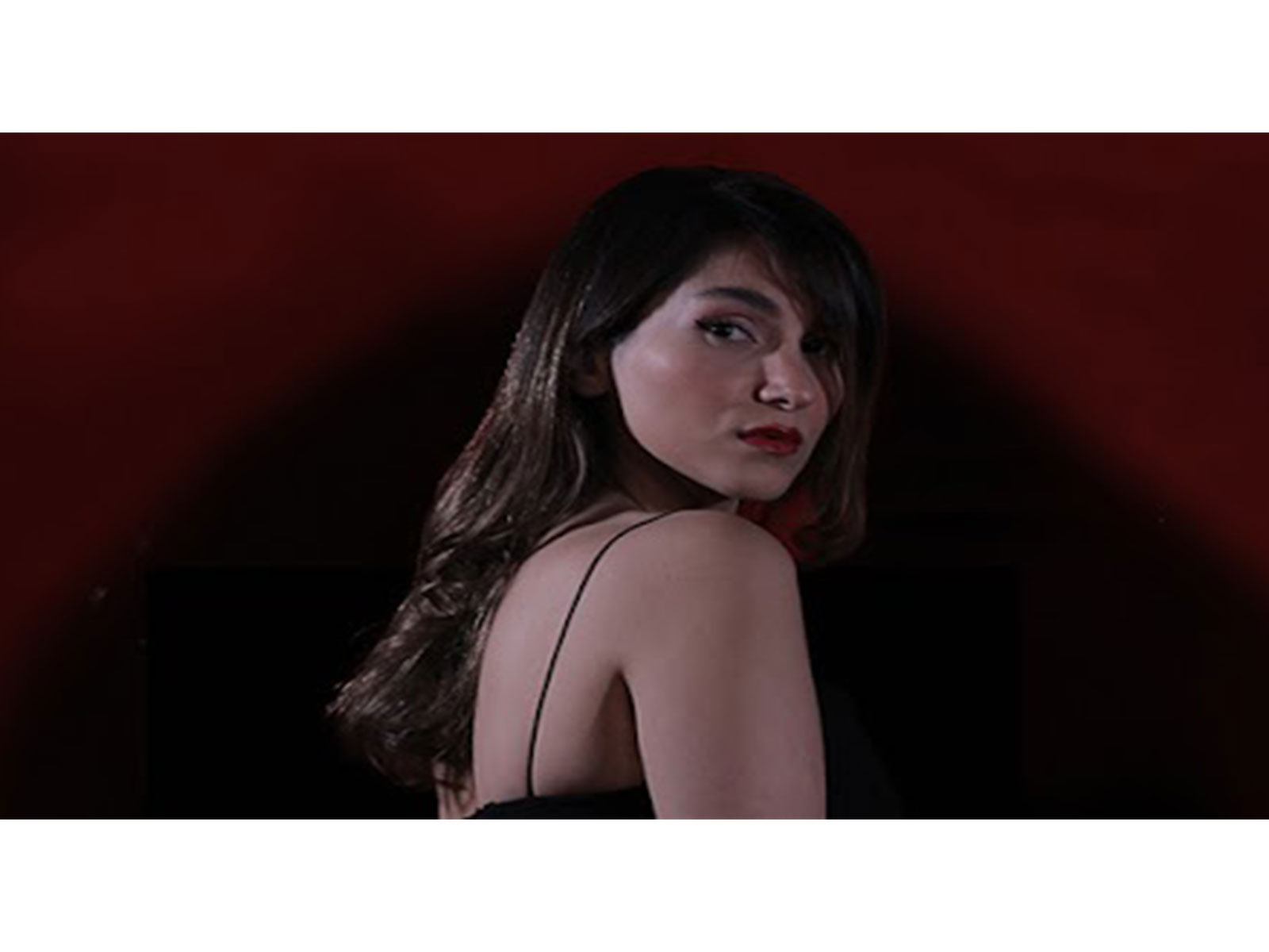 Singer Parastoo Ahmadi (Photo/Official YouTube Channel/@ParastooAhmadii)