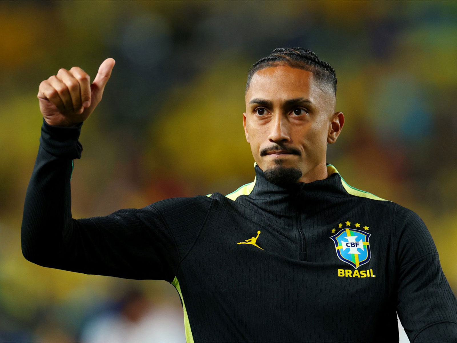 Brazil's Raphinha acknowledges fans after the match against Haiti (Photo: Reuters)