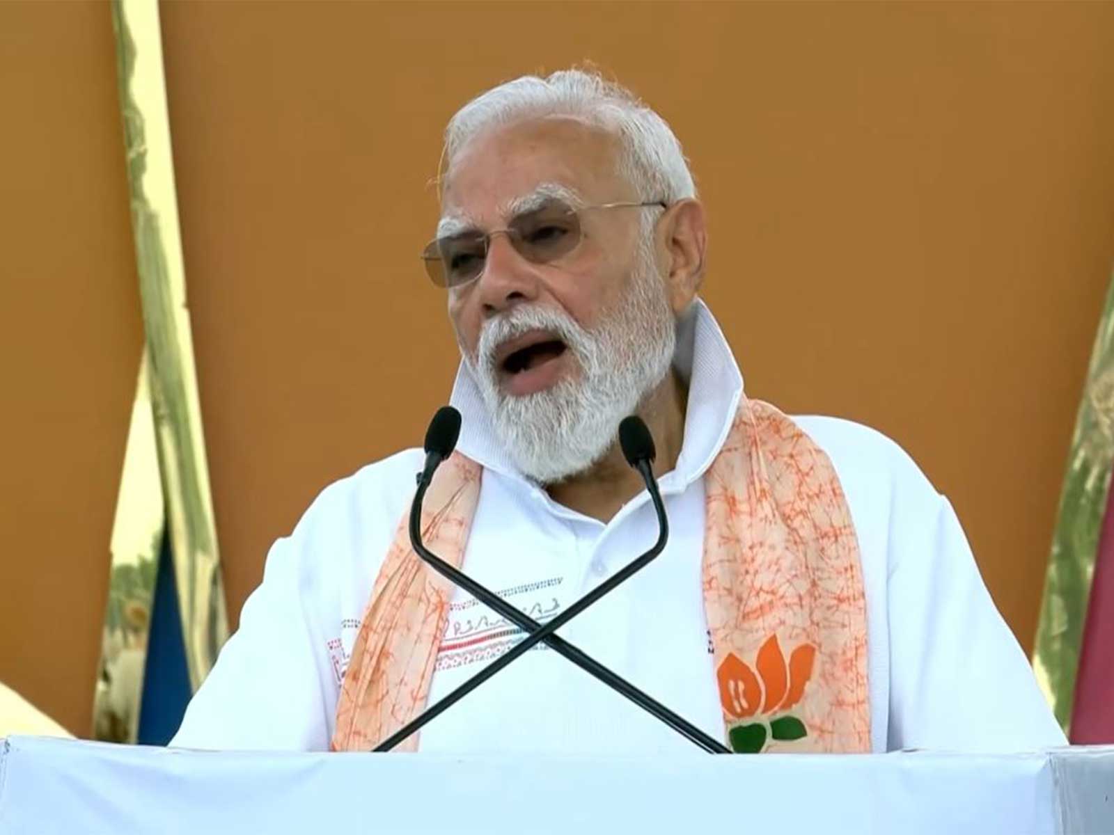 Prime Minister Narendra Modi at Red Road Kolkata (Photo/@PIB_India)