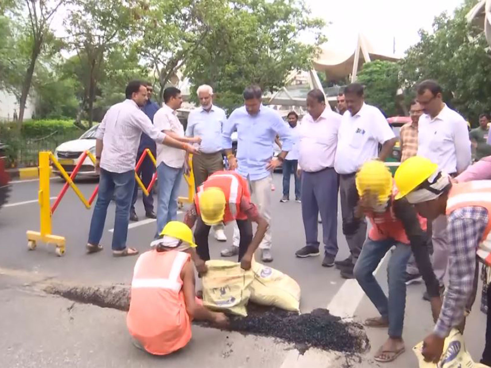 Pothole repair drive in Delhi (Photo/ANI)