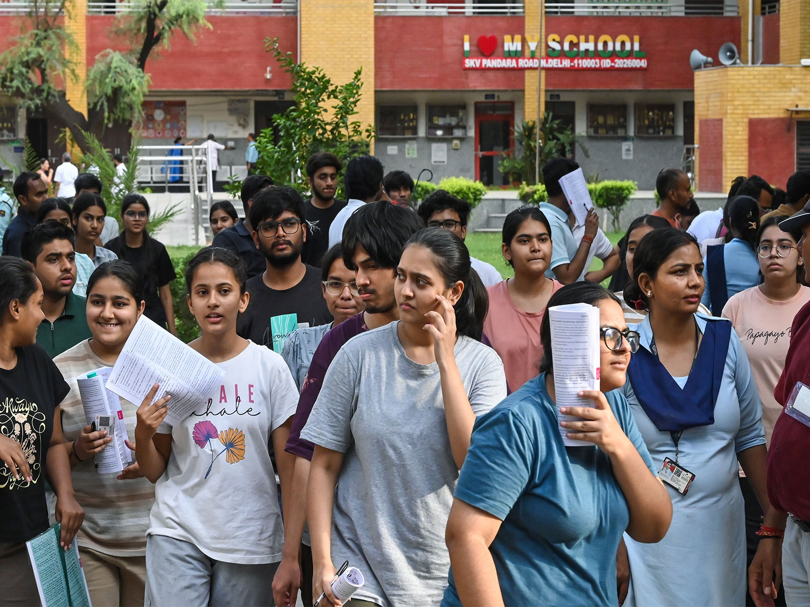 NEET (UG) aspirants outside an exam centre in New Delhi (File photo/ANI)