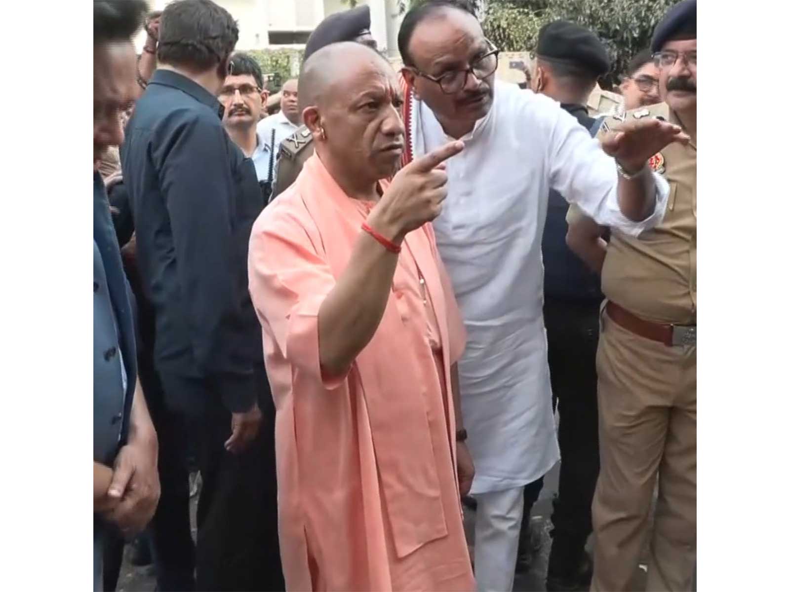 UP CM Yogi Adityanath reaches Aliganj (Photo/ANI)
